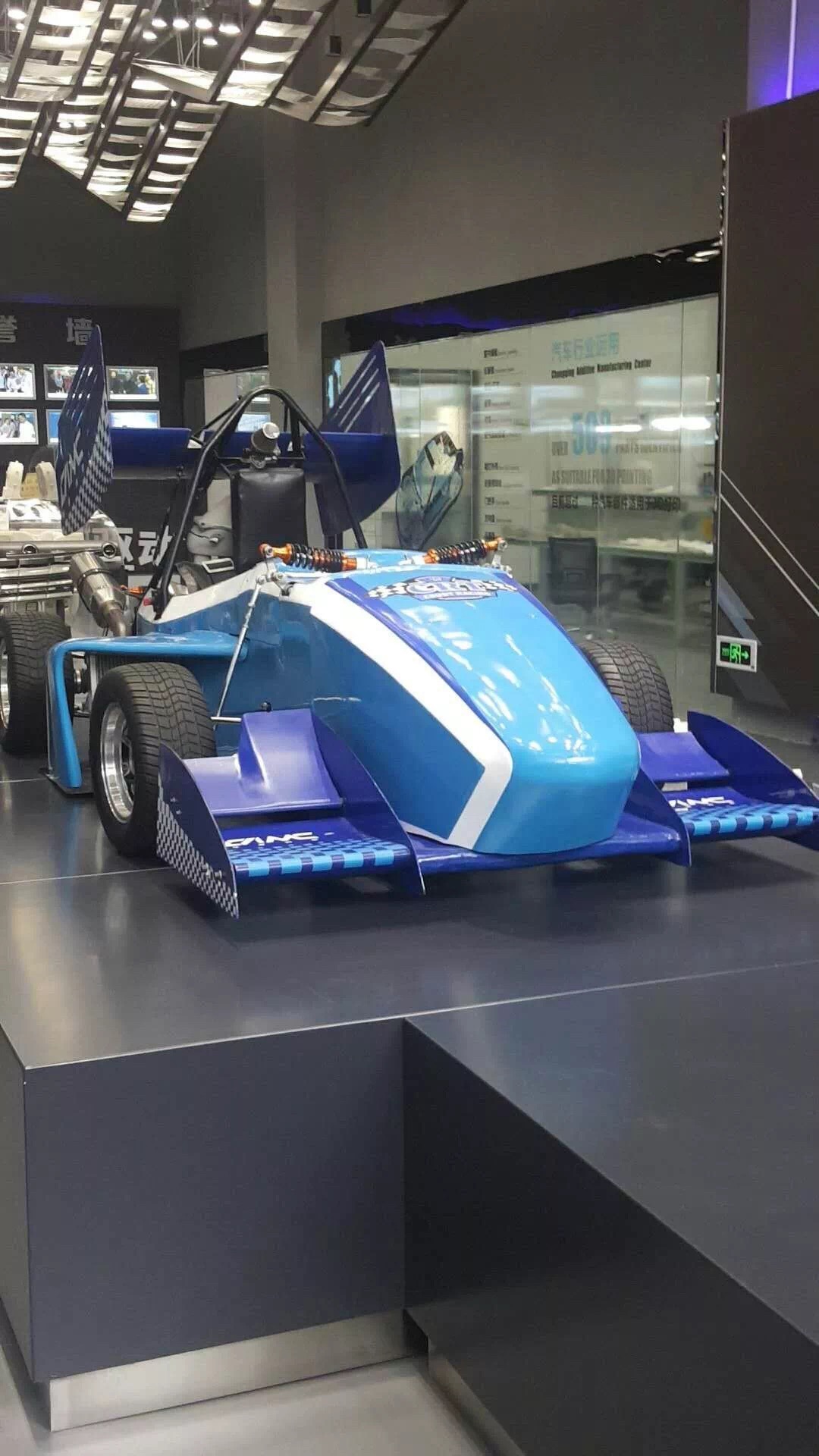 公司相关负责人介绍3D打印技术在赛车制造领域的应用